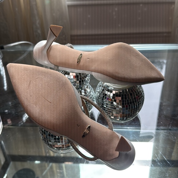 Badgley Mischka Kamilah White Satin - Picture 8 of 14